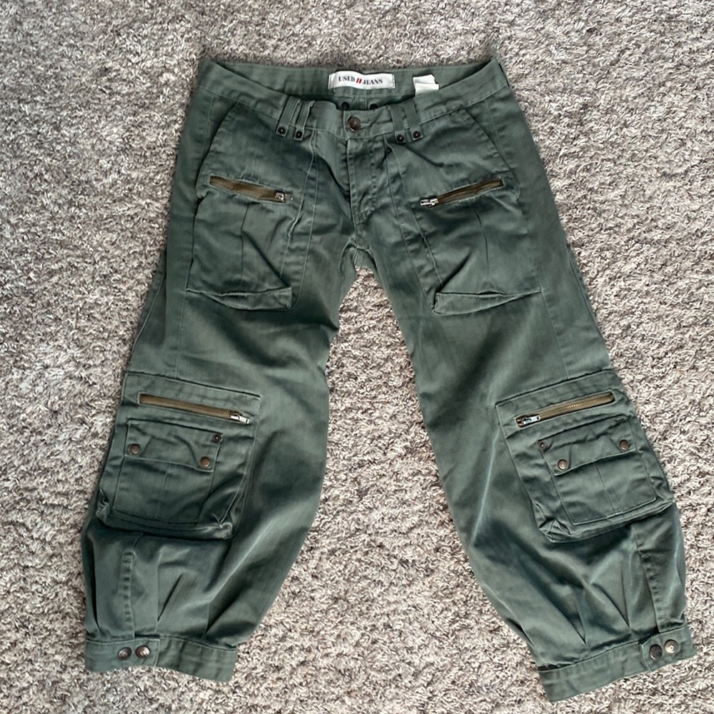 Low low rise green cargo cropped denim pant. These pants are so back in!